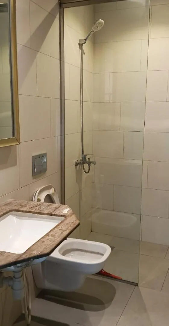 Apartment Affordable Male Bed Space In Deira Upper, Lower Bed Dubai
